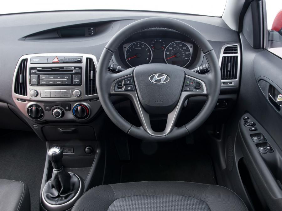  Hyundai i20 5-Door 2012 года  (UK) (фото 10 из 15)